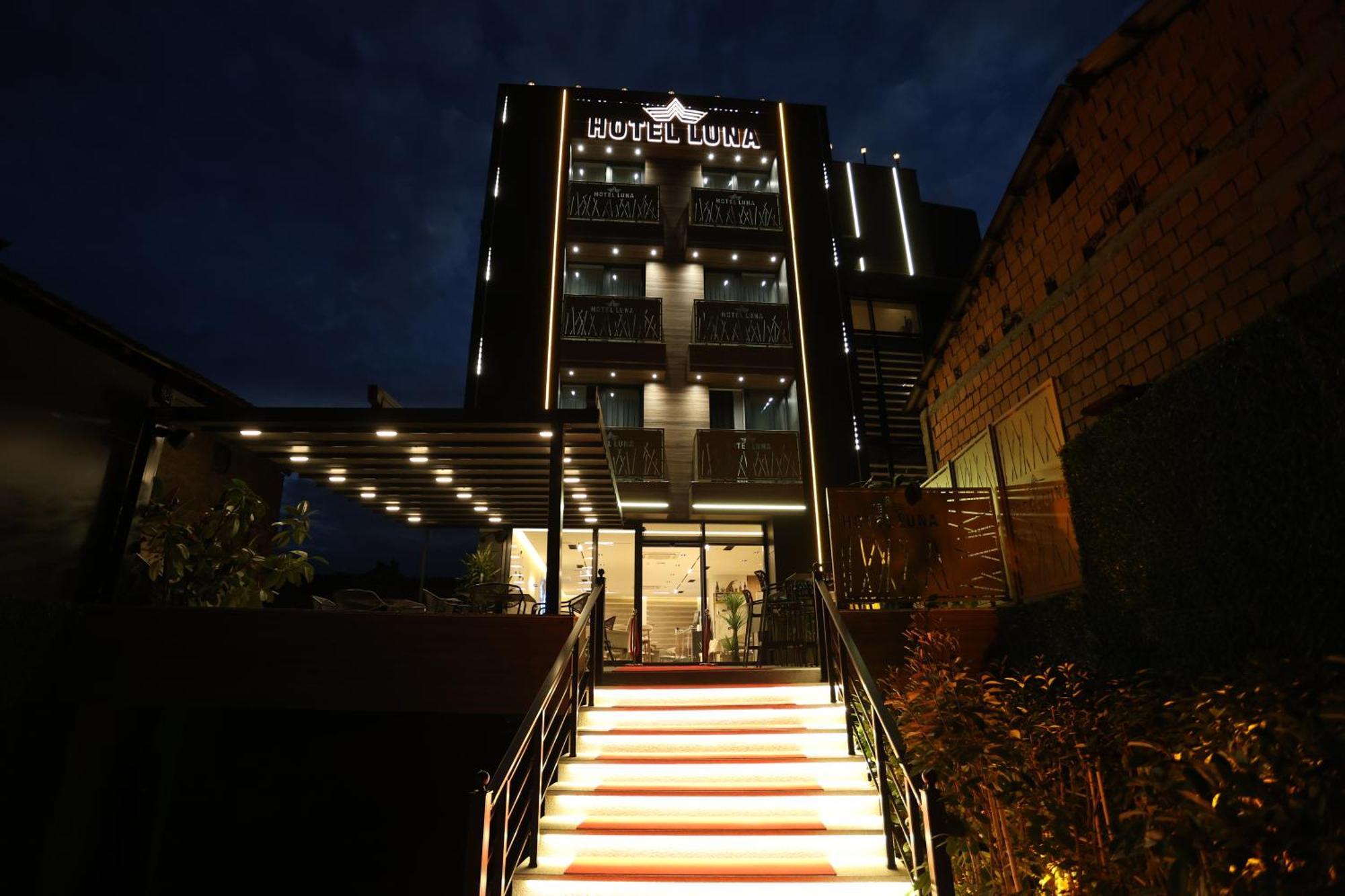 Hotel Luna Призрен Екстериор снимка