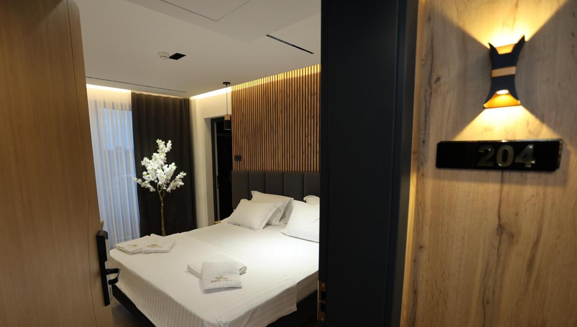 Hotel Luna Призрен Екстериор снимка