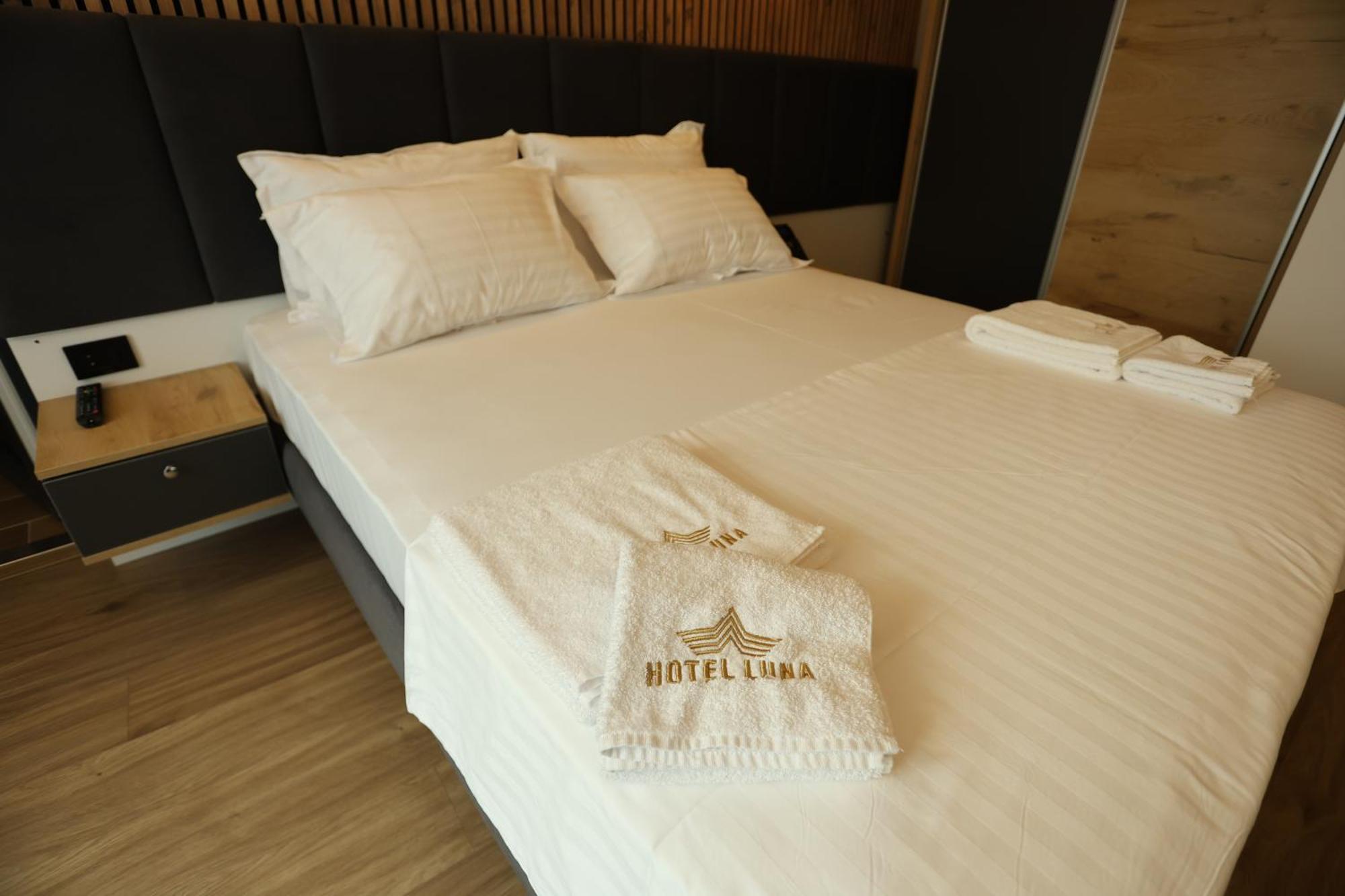 Hotel Luna Призрен Екстериор снимка