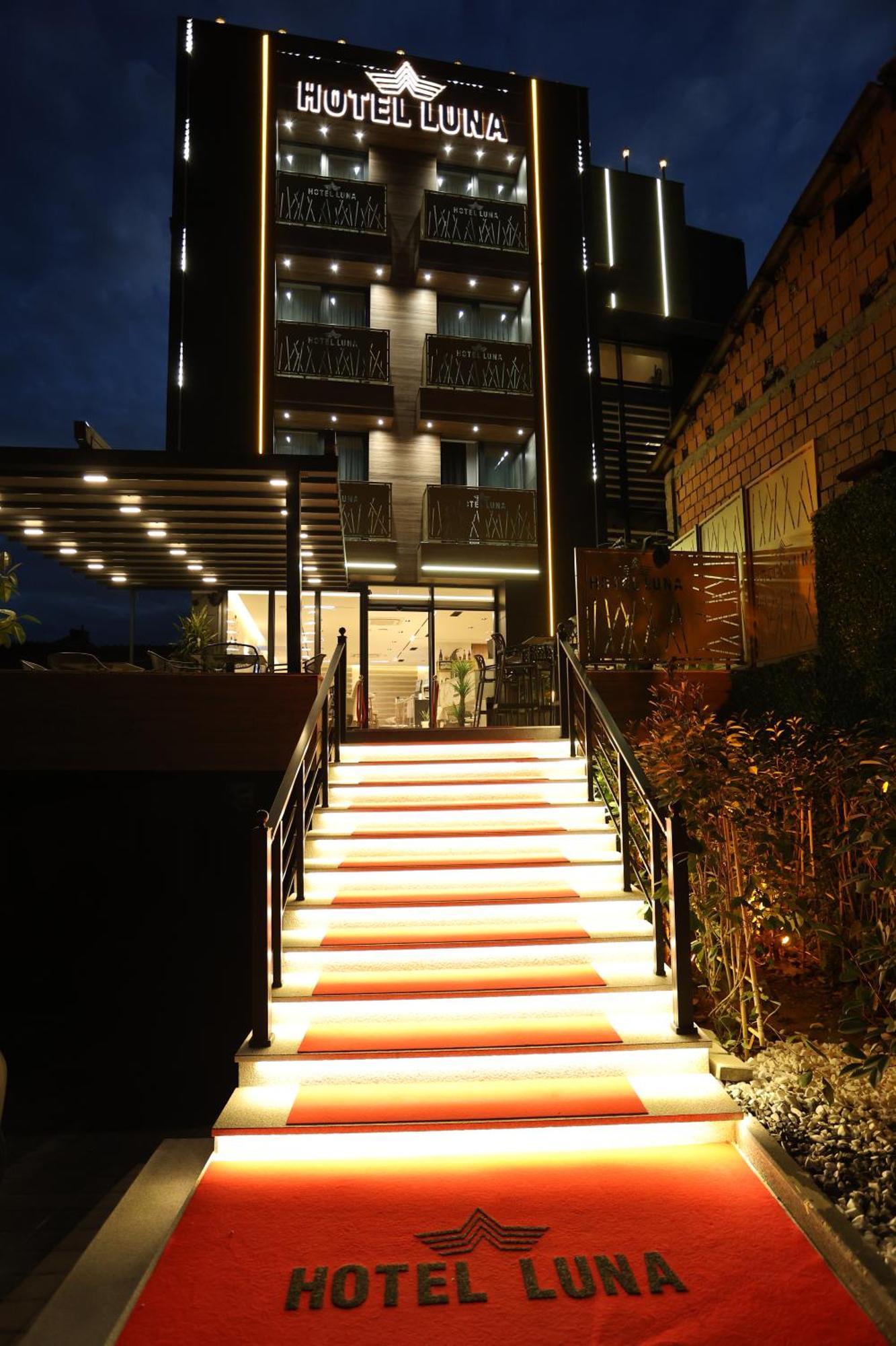 Hotel Luna Призрен Екстериор снимка