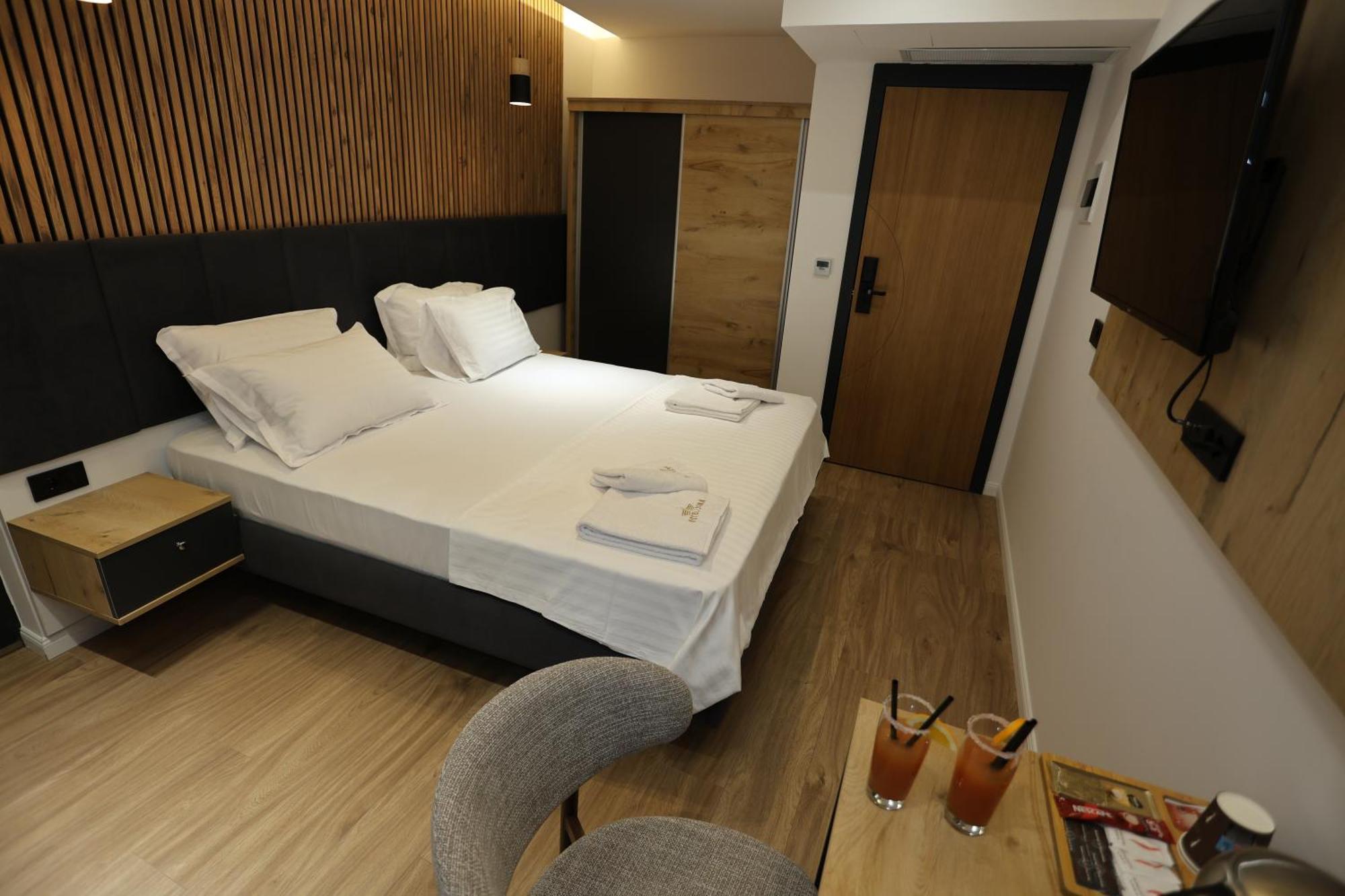 Hotel Luna Призрен Екстериор снимка